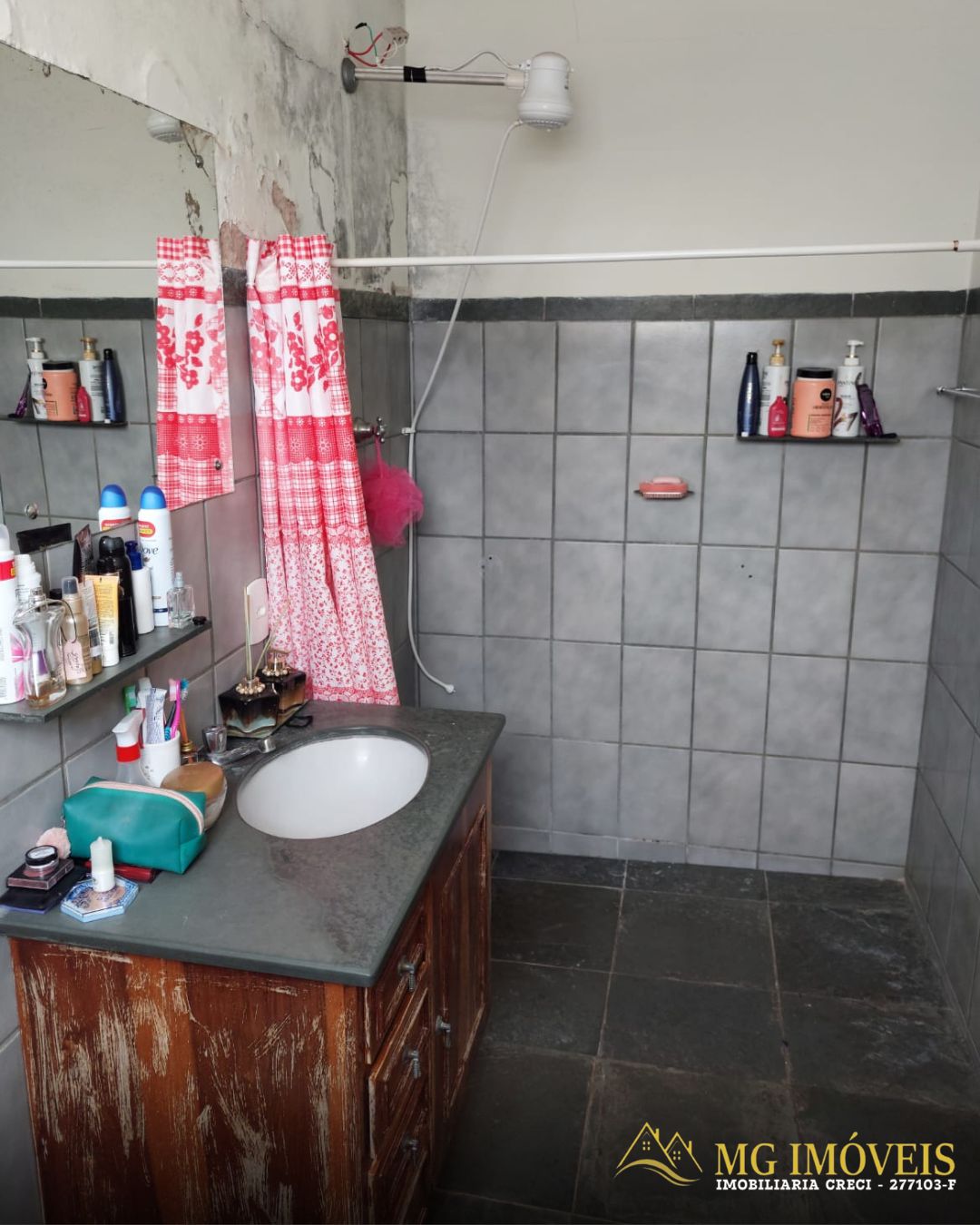 VENDO CASA COM PISCINA