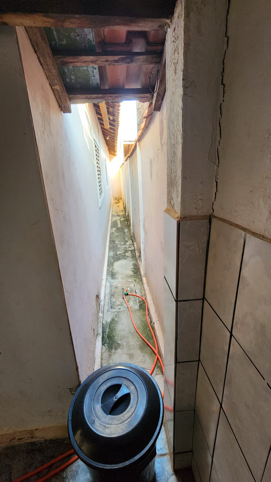 VENDO CASA COM SUÍTE