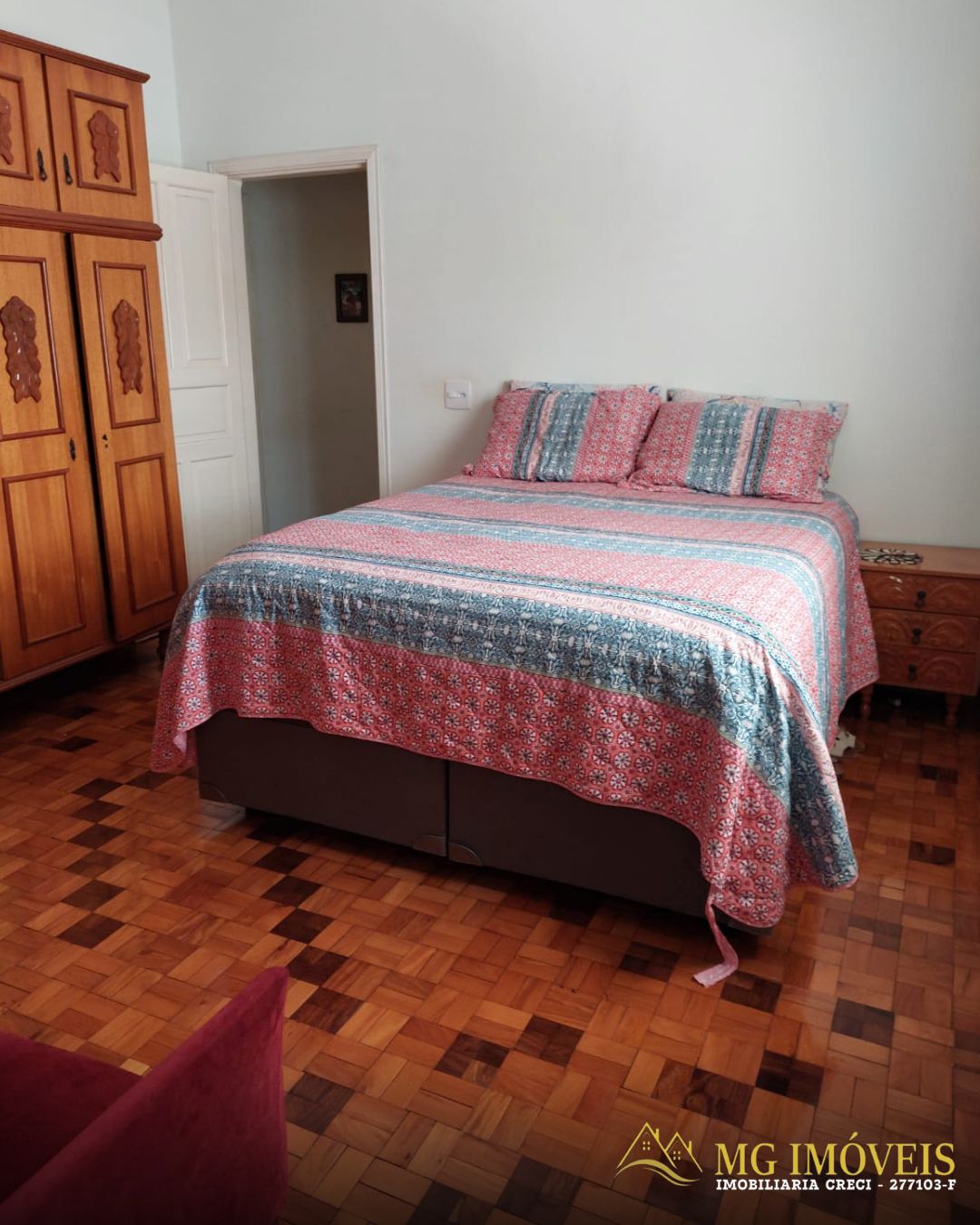VENDO CASA COM PISCINA