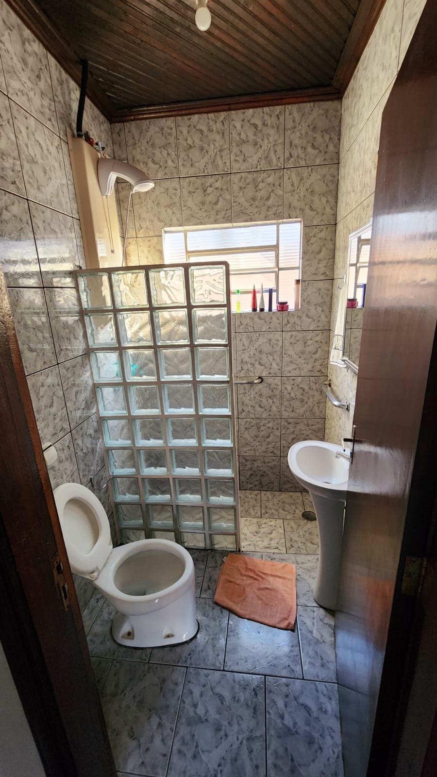 VENDO CASA COM SUÍTE