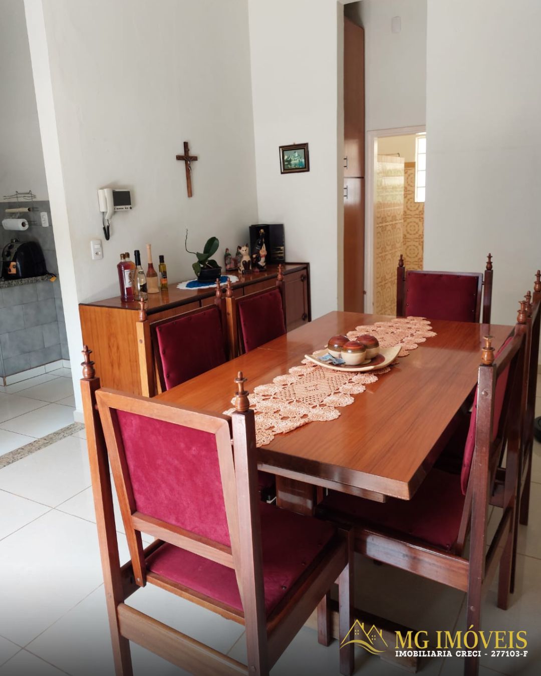 VENDO CASA COM PISCINA