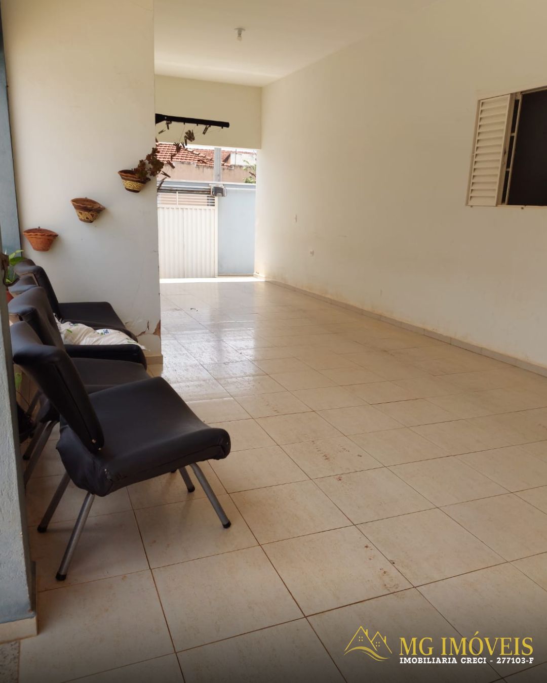 VENDO CASA COM PISCINA