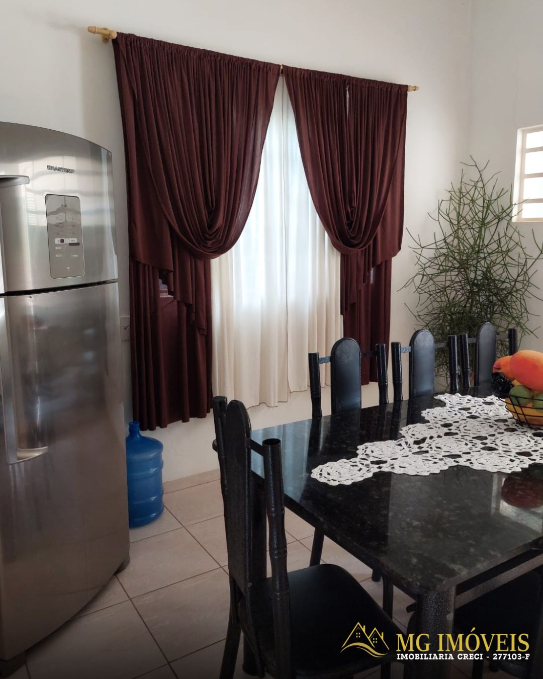 VENDO CASA COM PISCINA