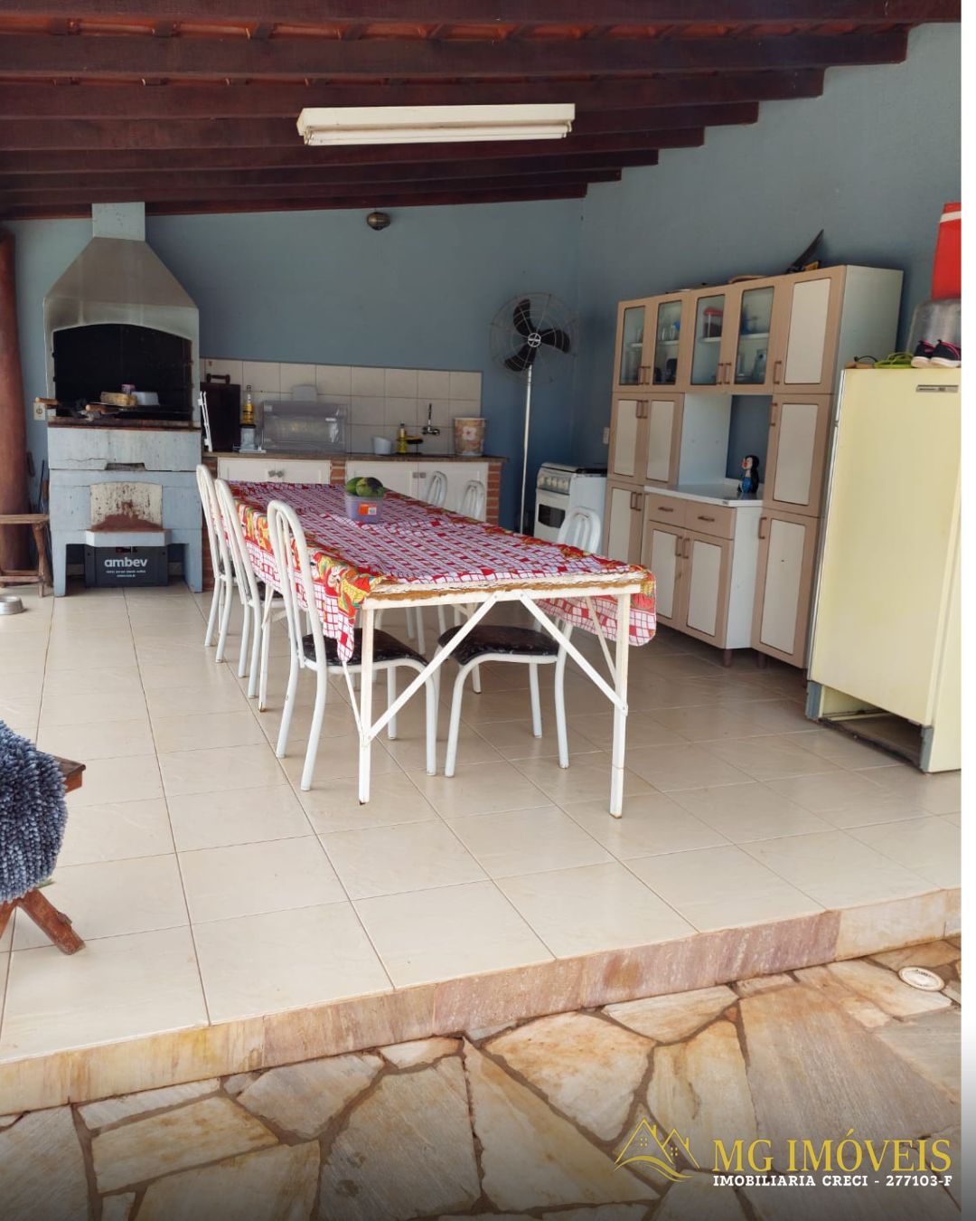 VENDO CASA COM PISCINA