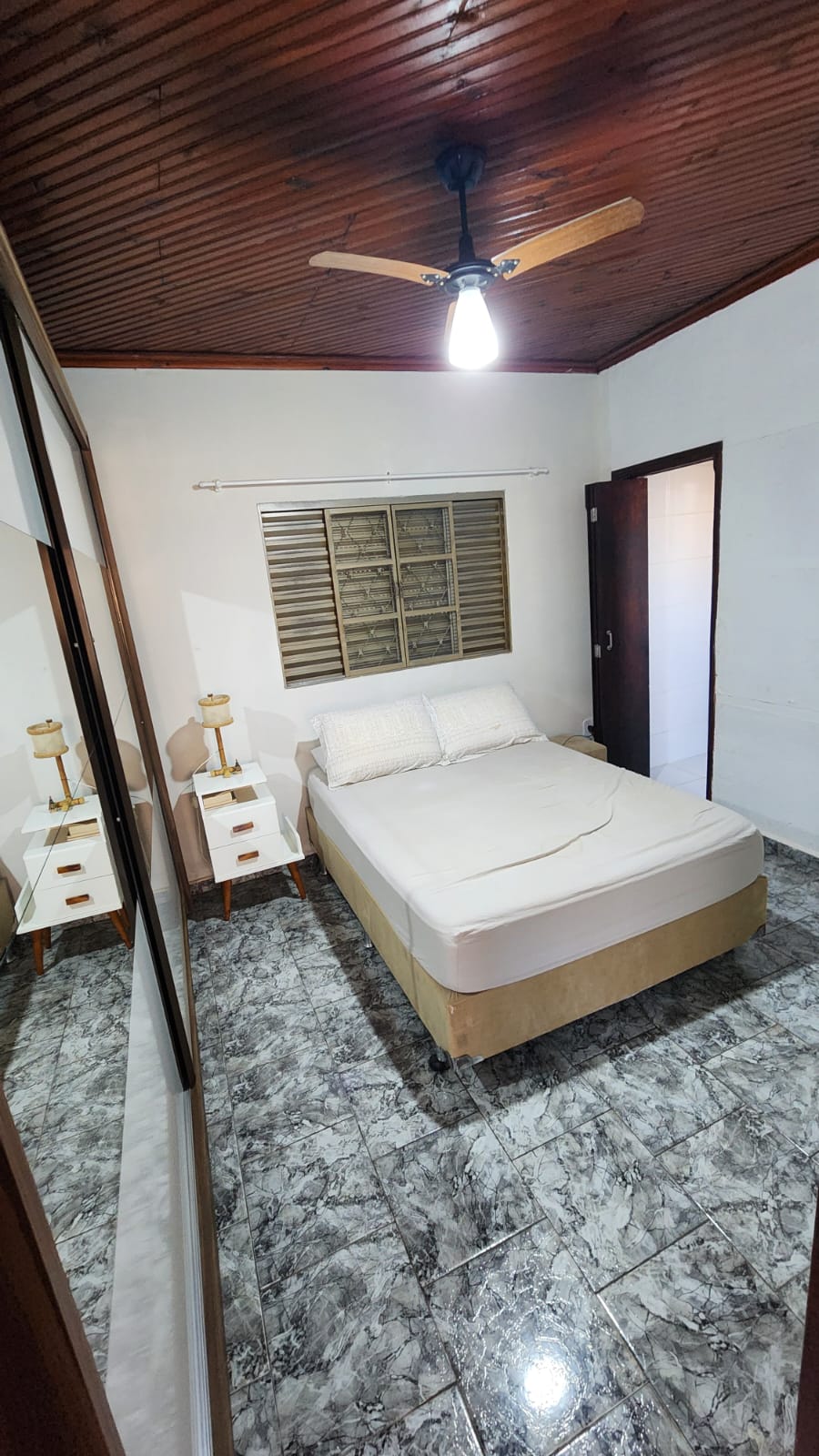 VENDO CASA COM SUÍTE